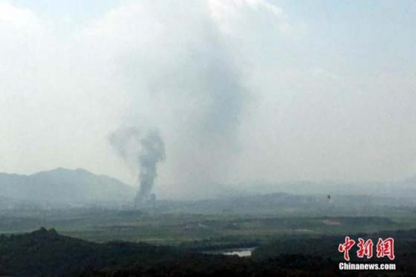 当地时间6月16日，朝韩联络办公室所在地的朝鲜开城工业园内升起一股浓烟。据韩媒报道，韩国统一部证实，位于朝鲜开城工业园内的朝韩联络办公室被爆破。