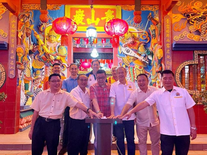 古晋青山岩&ldquo;吉祥灯&rdquo;亮灯