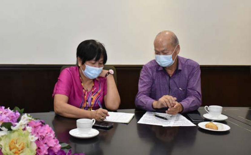 《国际时报》副社长兼董事李福安在讲述他和已故丹斯里拿督阿玛黄文彬的点点滴滴。