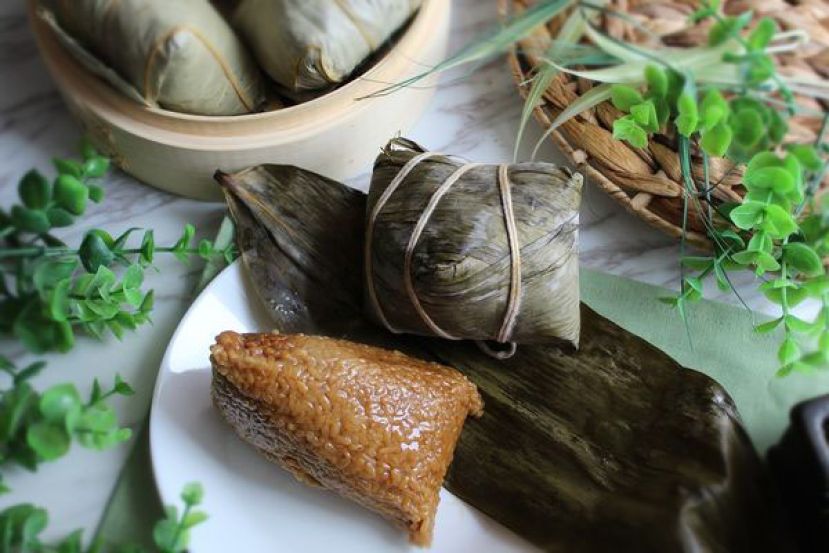 吃粽子时别配西瓜、哈密瓜等水果，否则恐怕变得难消化。