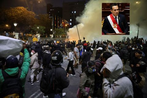 秘鲁示威造成至少1人死亡。小图为秘鲁新任总统赫里。