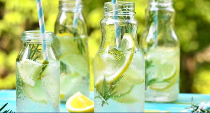 喝气泡水能减肥？ 这两种人喝多会胀气