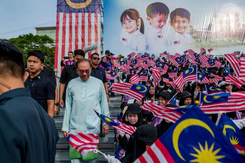 首相拿督斯里安华巡视国庆日彩排