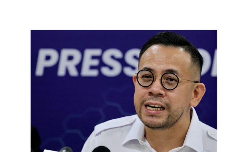 人力资源部长沈志强。