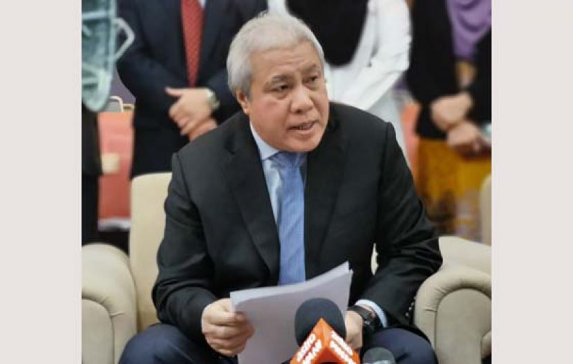 拿督阿玛阿旺登雅向媒体发表谈话。