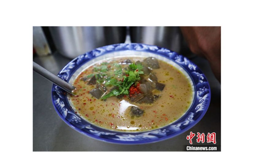 吉林省吉林市一碗刚出锅的煎粉。