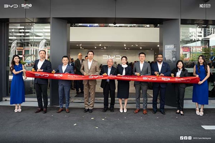 比亚迪与森那美汽车在马来西亚三喜临门：CKD生产计划、推介全新BYD  SEAL以及开幕最大比亚迪3S中心，巩固品牌承诺