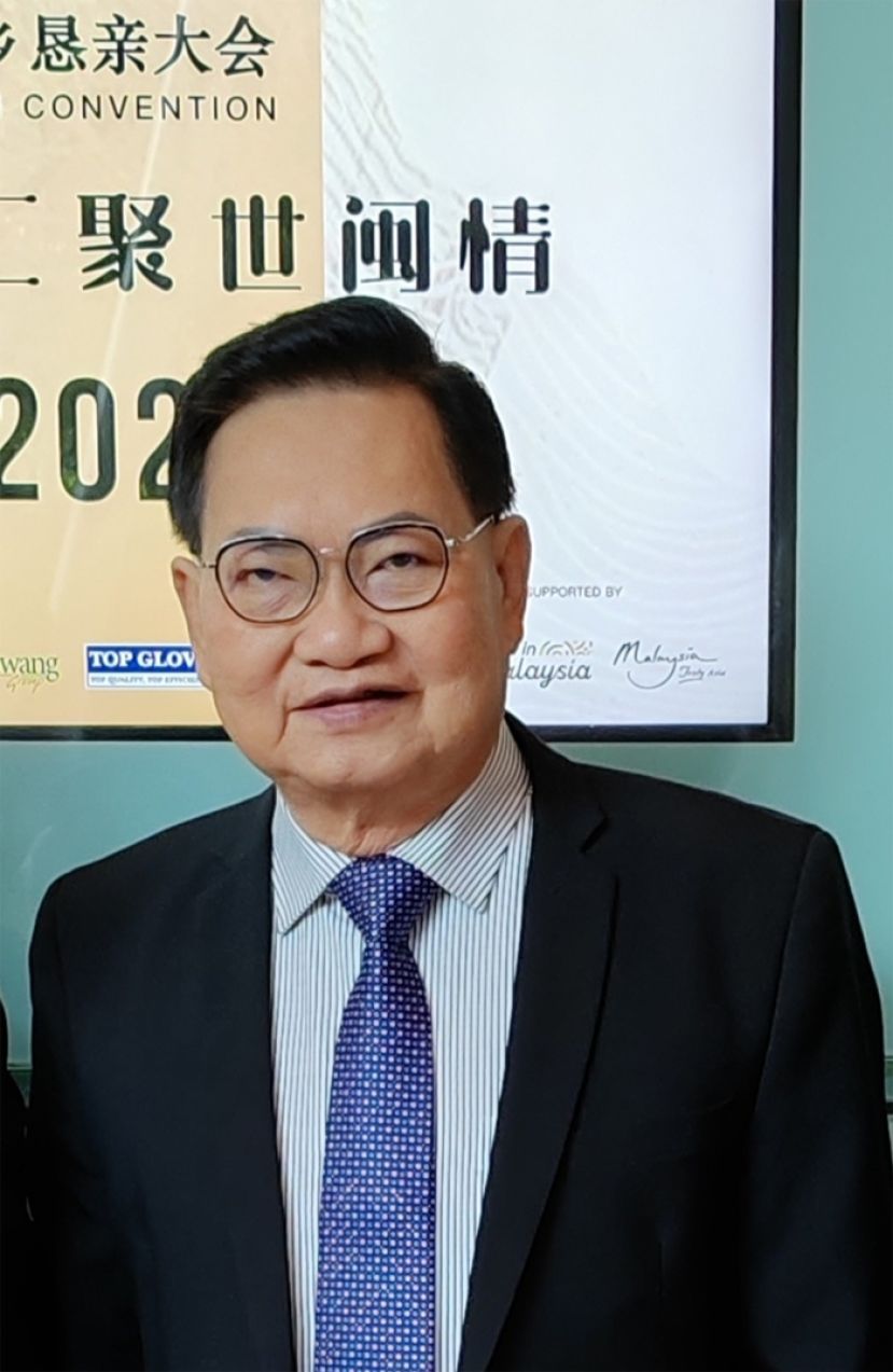 斯木省华总会长兼成邦江中华总商会会长拿督吴标生博士。