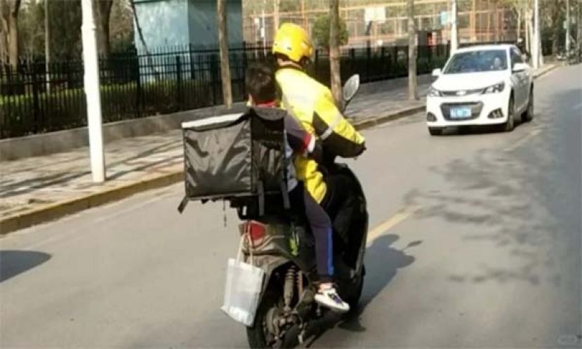 天气冷家长不想起床     竟下单让跑腿送孩子上学