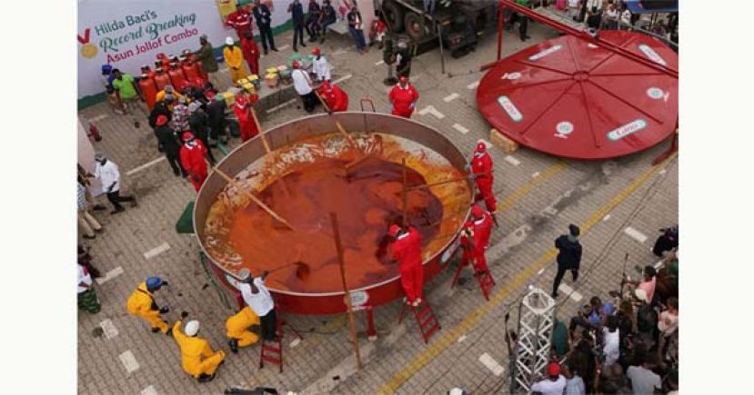 烹制8780公斤乔洛夫饭    尼日利亚厨师创世界纪录