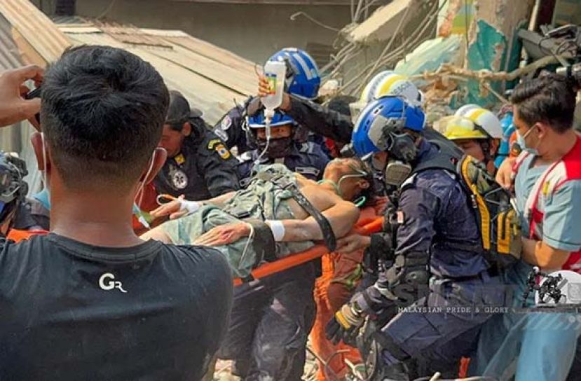 ●大马SMART救援队在缅甸重灾区救出受困72小时的40岁男子。