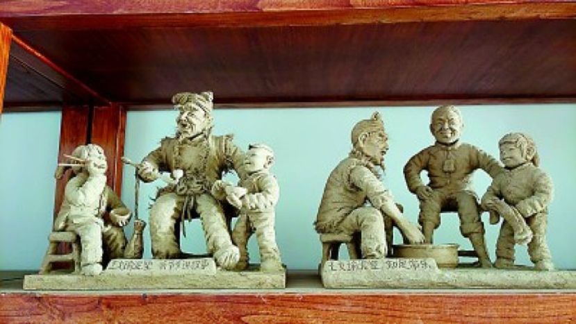 中国首批乡村工匠名师、绥德泥塑省级传承人王文瑜创作的泥塑作品。