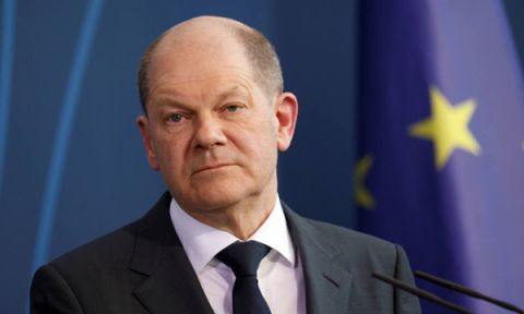 德国总理朔尔茨面临一箩筐的危机。