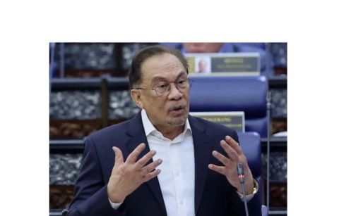 拿督斯里安华。