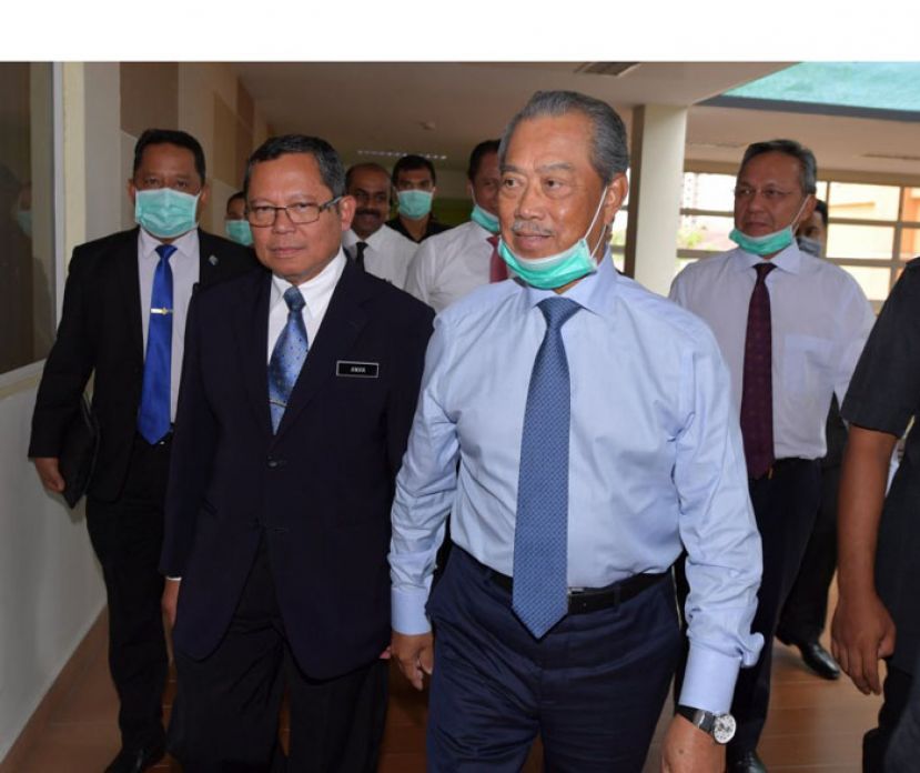 首相丹斯里慕尤丁抵达新山柏迈医院，以聆听新冠肺炎疫情汇报。