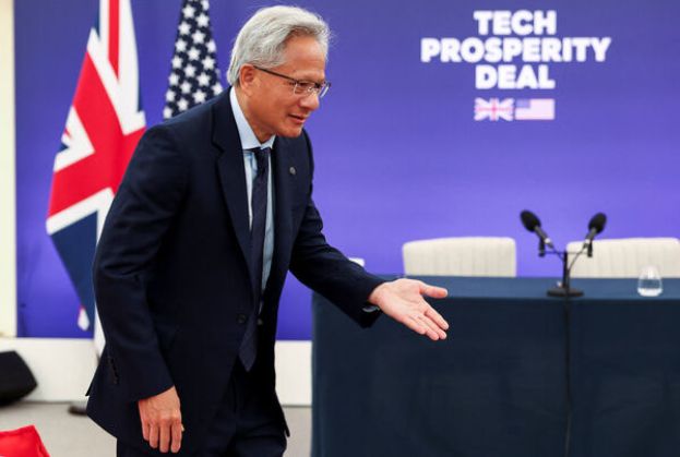 辉达执行长黄仁勋出席美国总统特朗普和英国首相施凯尔举行的科技繁荣协议商业领袖招待会。