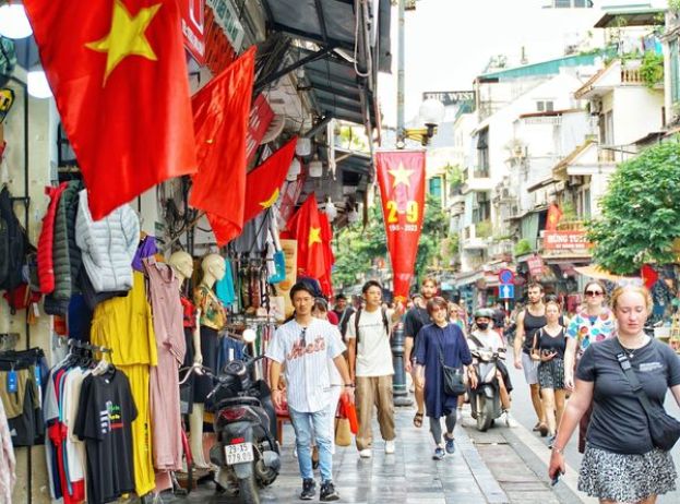 ●越南政府宣布普发现金计画，每人可领10万越南盾（约16令吉）。