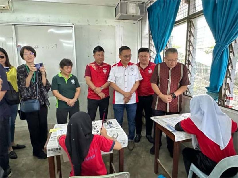 由马潮联青主催，古晋潮州公会青年团主办的2025年度马潮联青全国学艺比赛及晋汉连省赛颁奖典礼订于本月25日在晋中(国民型)多种用途礼堂举行。图为 2025年马潮青全国学艺比赛之晋汉连省区比赛于4月间在晋中举行情况一瞥。（档案图）