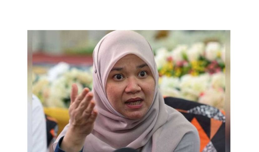 教育部长法丽娜慰问灾民。