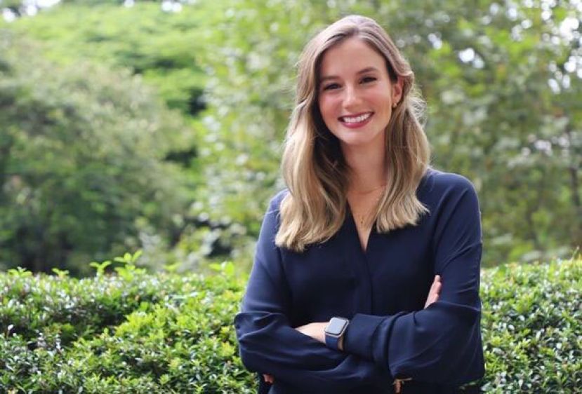 露安娜洛佩斯拉拉身价达13亿美元，成为全球最年轻白手起家的女性亿万富豪。