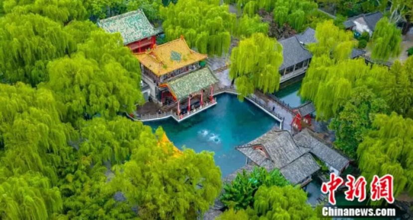 趵突泉无人机照片。