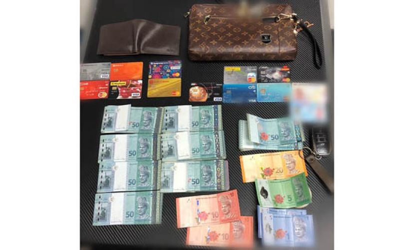 警方起获的现金等物品。