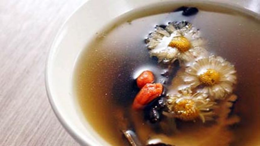 消灭黑眼圈 中医建议适量吃枸杞