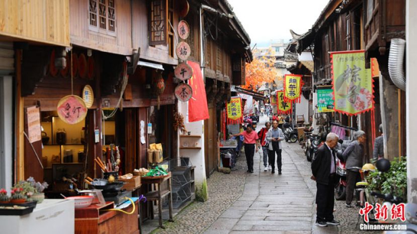 松阳明清古街沿街店铺。
