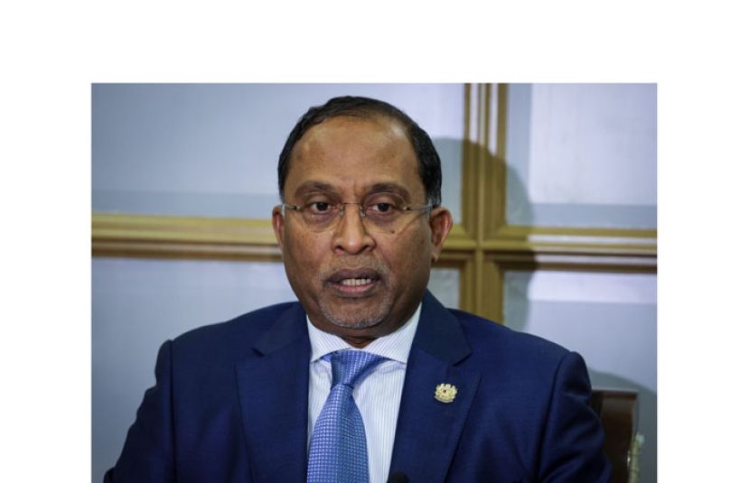 高教部长赞比里。