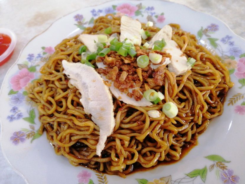 干盘面拌酱油辣，色香味俱全。