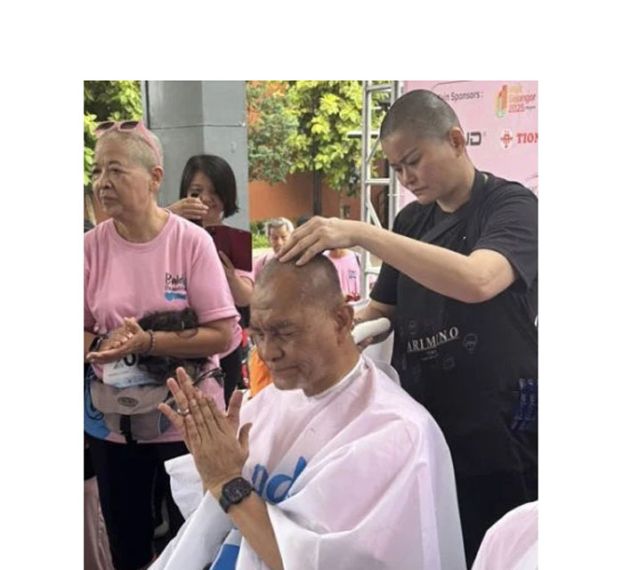 卫生部长祖基菲里参与落发活动。