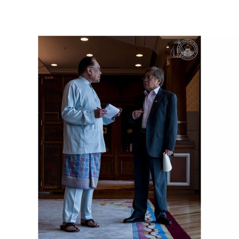 首相安华（左）会晤砂总理阿邦佐哈里。