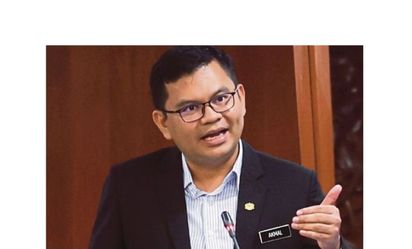 经济部长阿克马。