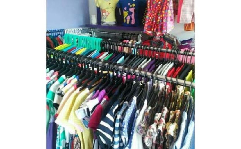 服装店仍禁止试衣。