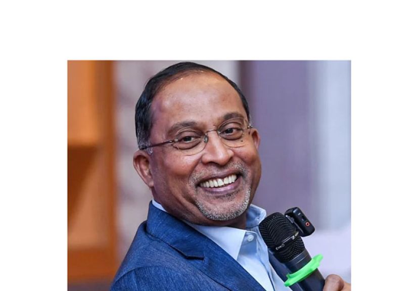 高教部长赞比里。