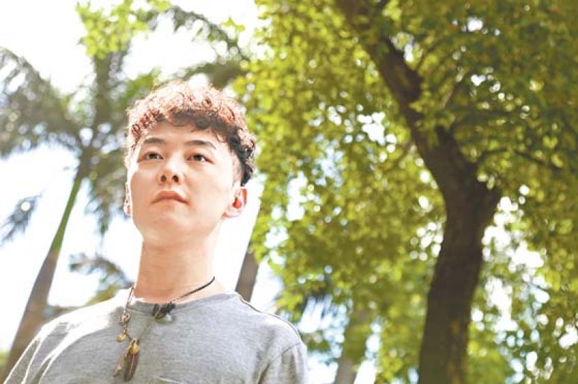 张国权自15年前离开水银灯下，生活早已归于平淡，虽然多年前曾获HKTV邀请签约，&ldquo;可惜最后开不成台。&rdquo;