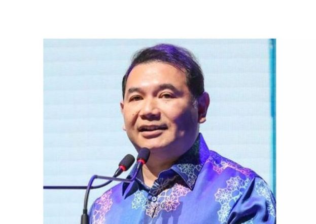 拉菲兹的12岁儿子遭人袭击