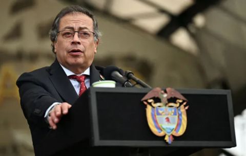 特朗普指责哥伦比亚纵容毒品生产，哥总统佩特罗发声反驳。