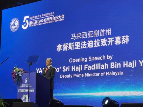 副首相拿督斯里法迪拉。