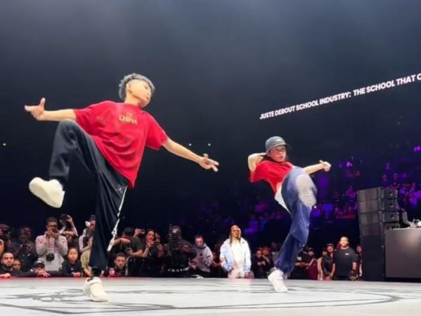 宋皓铭、符隽熙两人融合&ldquo;武术+街舞&rdquo;的创意表演。