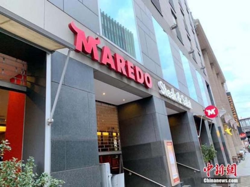 5月15日，德国大多数地区重新允许餐馆和咖啡馆经营堂食业务。图为当天柏林弗里德里希大街一家停业的MAREDO牛排连锁。这家企业在疫情期间已申请破产。