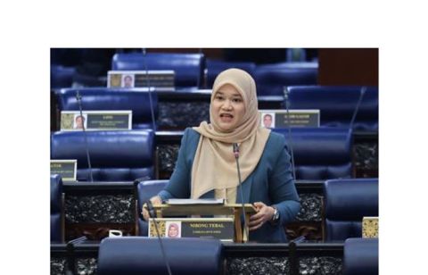 教育部长法丽娜。