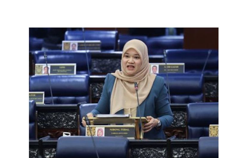 教育部长法丽娜。