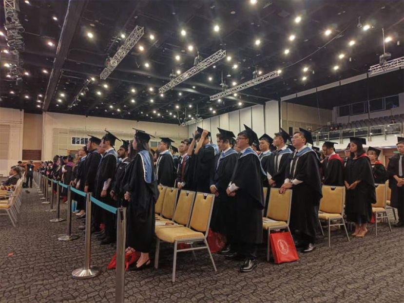 斯威本科技大学砂分校309名本科生毕业