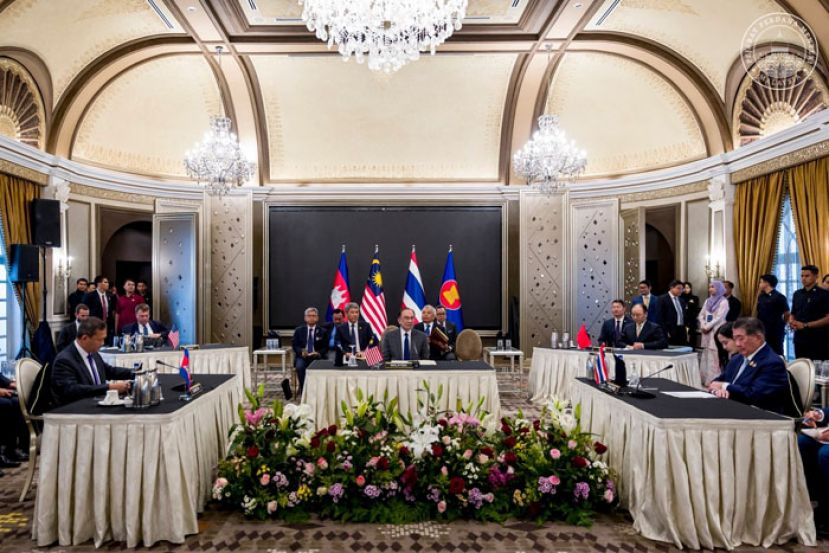 首相安华主持泰柬和谈会议。