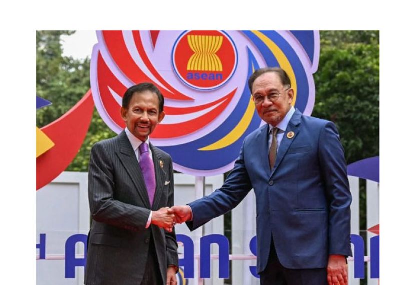 首相安华26日欢迎汶莱苏丹博尔基亚出席东盟峰会。