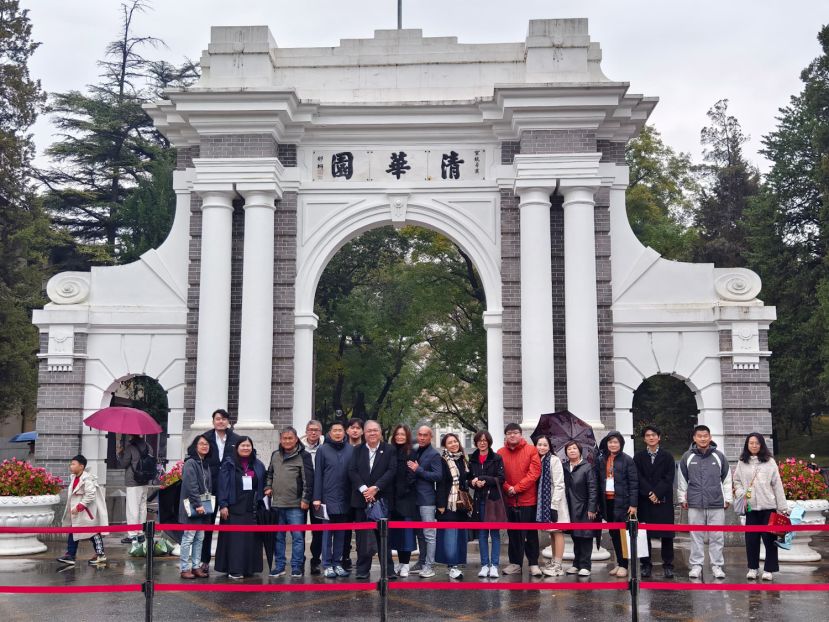 代表团一行参观了清华大学校园，感受百年学府浓厚的学术氛围与文化底蕴。