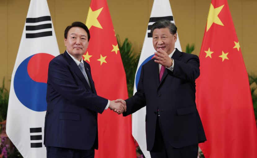 尹锡悦与习近平在G20峰会上会晤。