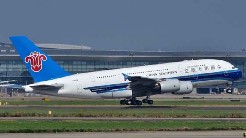 中国南方航空航班率先中枪。