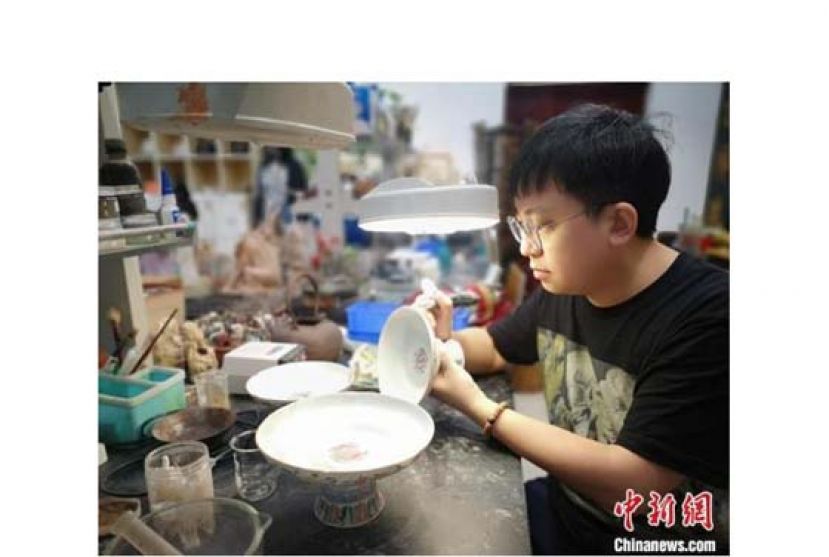 出生于1987年的文物修复师刘胄。
